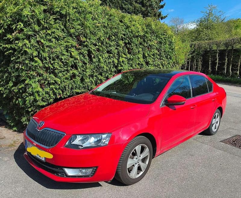 Second-hand Skoda Octavia Elegance 105 CP (77 kW) 2014 Roșu Hatchback