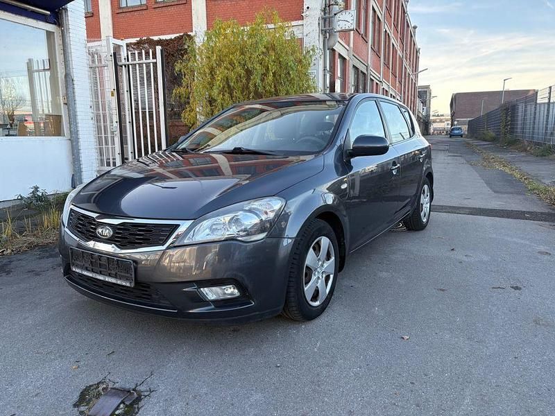 Gebraucht Kia Ceed 90 PS (66 kW) 2010 Grau Kleinwagen