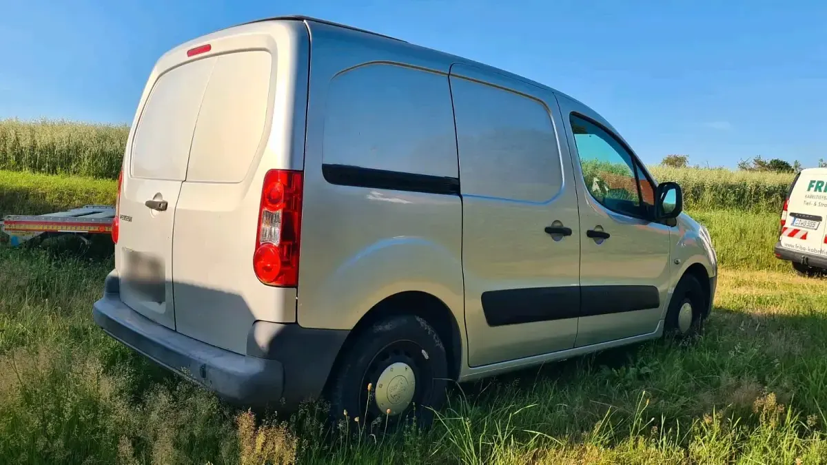 Gebraucht Peugeot Partner 90 PS (66 kW) 2008 Silber Van / Kleinbus