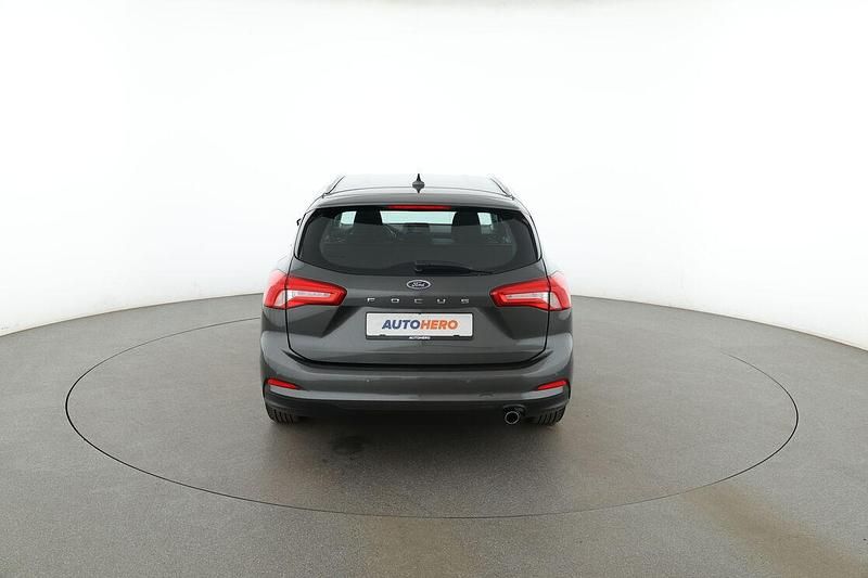 Gebraucht Ford Focus Titanium 120 PS (88 kW) 2018 Grau Kombi