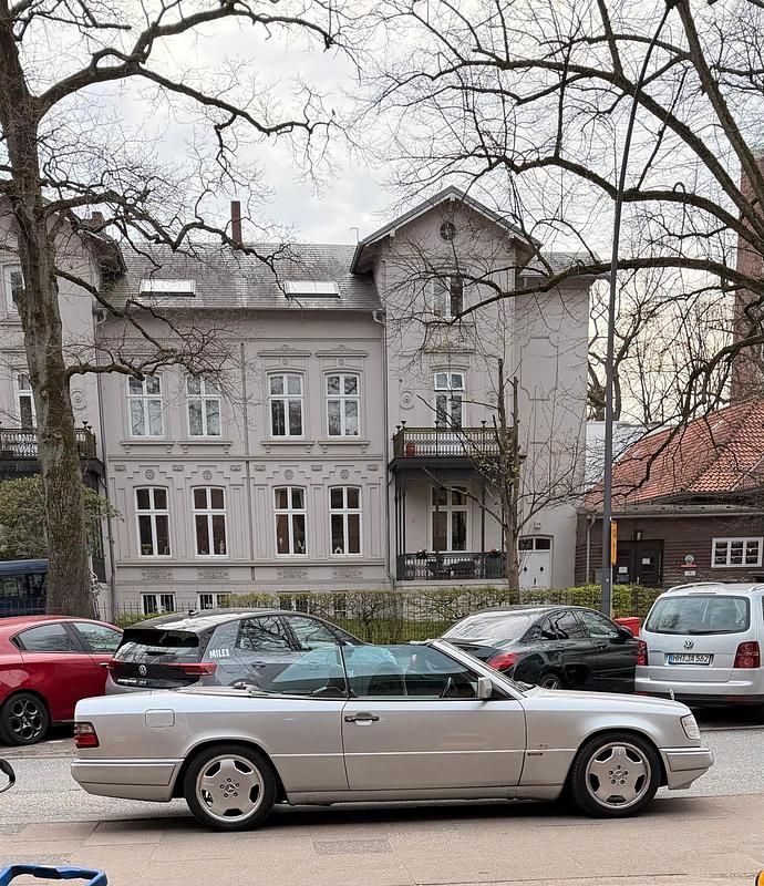 Używany Mercedes E220 Edition 150 KM (110 kW) 1997 Srebrny Kabriolet