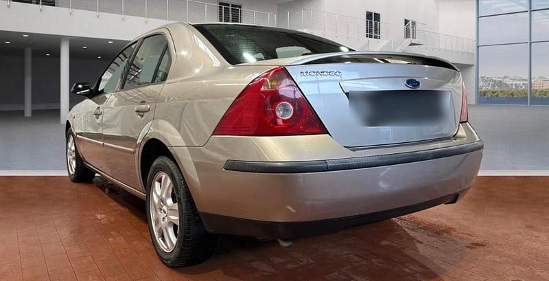 Gebraucht Ford Mondeo 125 PS (91 kW) 2003 Gold Limousine