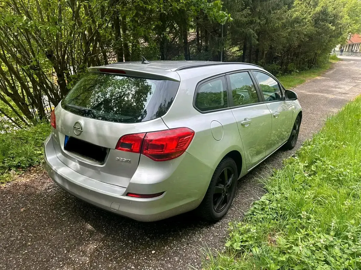 Usata Opel Astra 110 CV (80 kW) 2013 Argento Station wagon