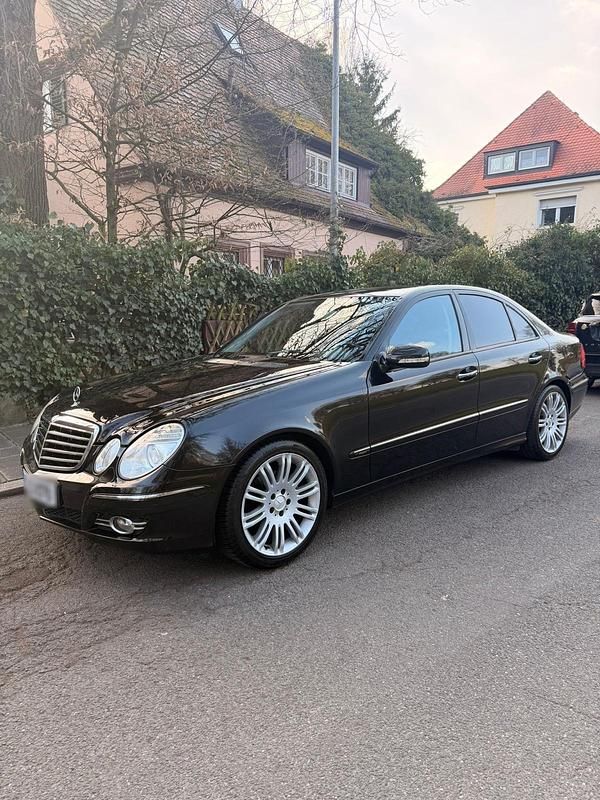 Gebraucht Mercedes E280 231 PS (169 kW) 2008 Schwarz Limousine