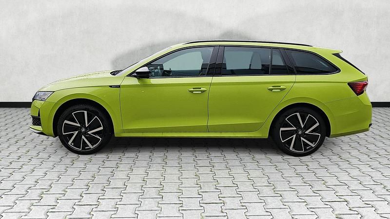 Neu Skoda Octavia SportLine 150 PS (110 kW) 2025 Mambagrün Kombi
