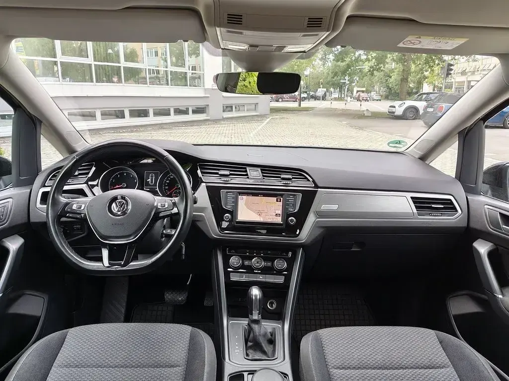 Gebraucht VW Touran Comfortline 150 PS (110 kW) 2016 Schwarz Van / Kleinbus