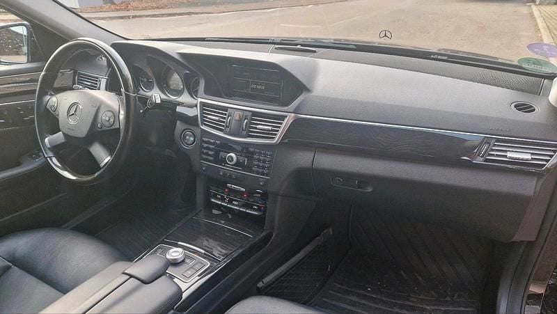 Gebraucht Mercedes E500 387 PS (284 kW) 2010 Schwarz Limousine