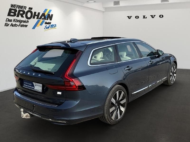 Second-hand Volvo V90 Ultimate 455 CP (334 kW) 2024 Albastru Break