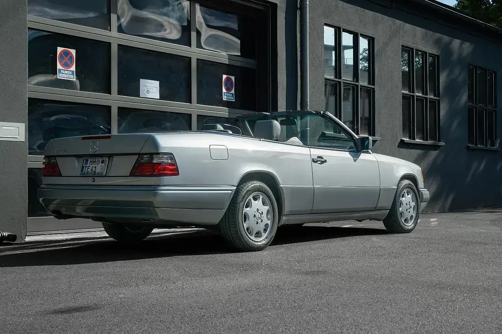 Gebraucht Mercedes E320 220 PS (161 kW) 1994 Silber Cabrio