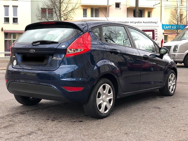 Gebraucht Ford Fiesta 70 PS (51 kW) 2010 Blau Kleinwagen