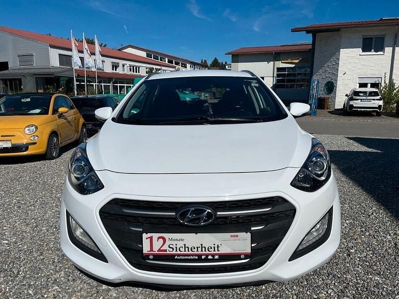 Weiß Gebraucht 2018 Hyundai i30 Trend Kombi | 7.499 € (Guter Preis) - Bild 1/4