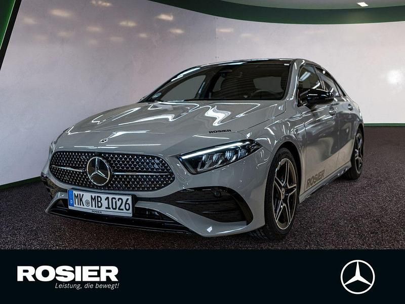 Grau / manufaktur alpingrau Gebraucht 2025 Mercedes A200 AMG Limousine | 40.890 € - Bild 1/4
