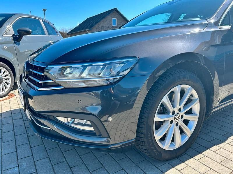 Gebraucht VW Passat Comfortline 200 PS (147 kW) 2021 Grau Kombi