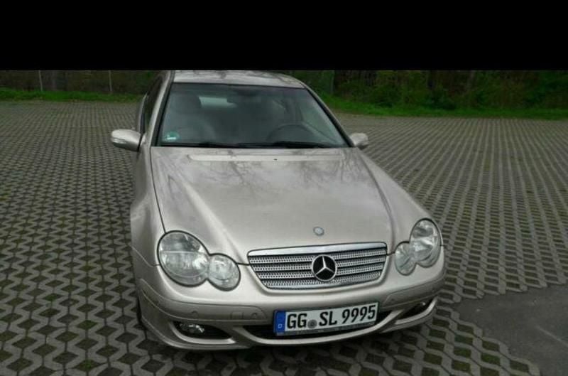 Gebraucht Mercedes C180 143 PS (105 kW) 2005 Gold Coupé