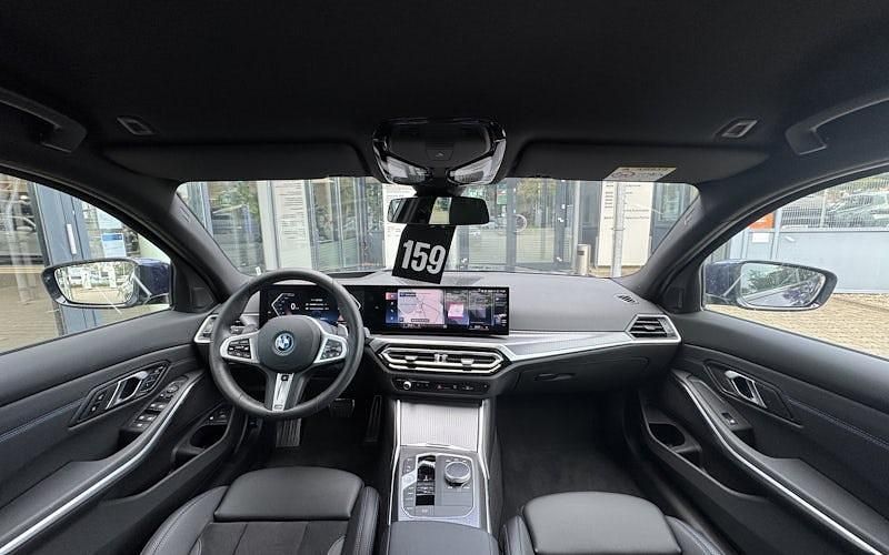 Gebraucht BMW 330e M Sport 292 PS (214 kW) 2024 Tansanitblau ii Limousine