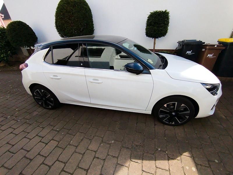 Weiß Gebraucht 2023 Opel Corsa-e Ultimate Kleinwagen | 19.950 € (Fairer Preis) - Bild 1/1