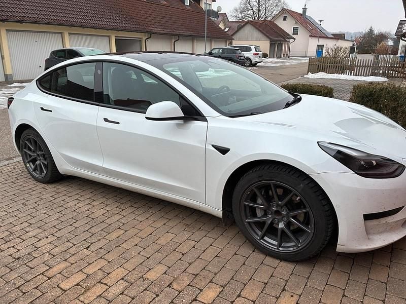 Gebraucht Tesla Model 3 Standard Range 239 kW (325 PS) 2022 Weiß Limousine