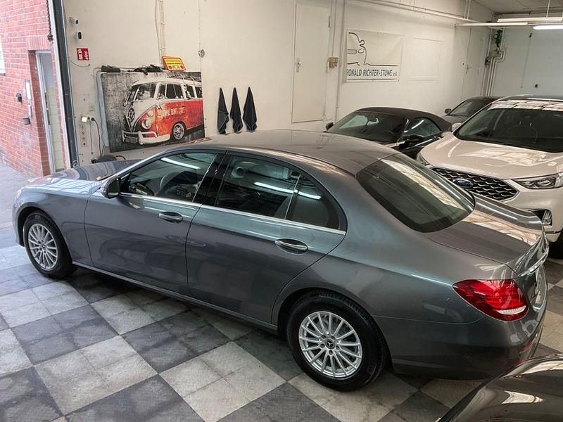 Gebraucht Mercedes E200 184 PS (135 kW) 2017 Grau Limousine