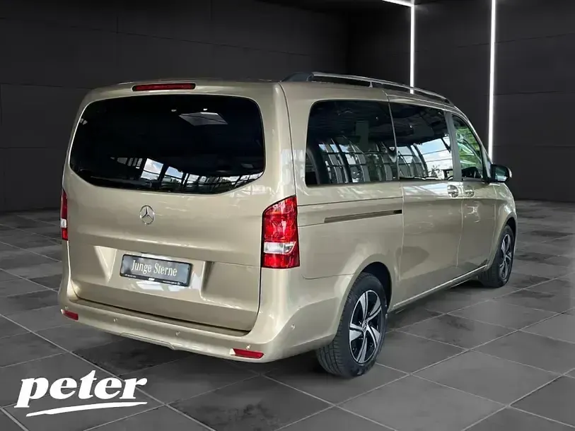 Gebraucht Mercedes V220 163 PS (119 kW) 2025 Kalaharigold met. Van / Kleinbus