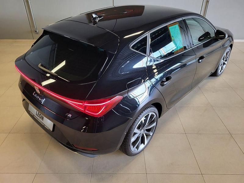 Neu Seat Leon FR 150 PS (110 kW) 2025 Schwarz Limousine