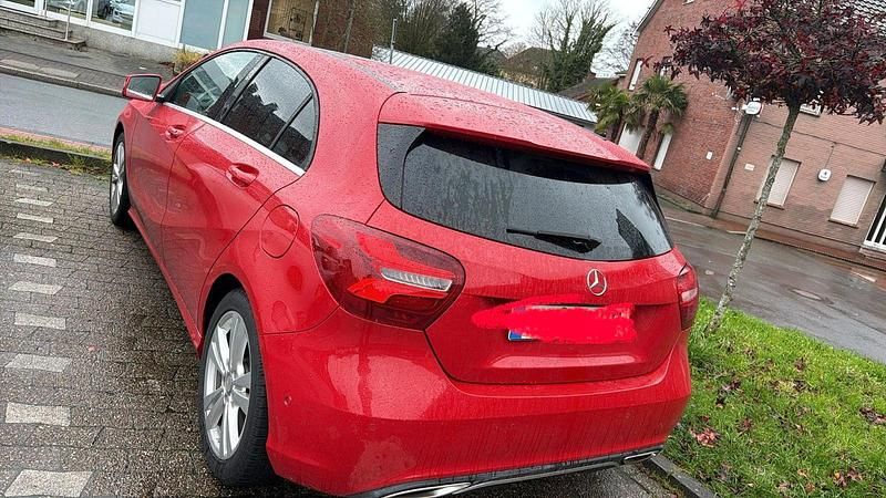 Gebraucht Mercedes A200 156 PS (114 kW) 2016 Rot Limousine