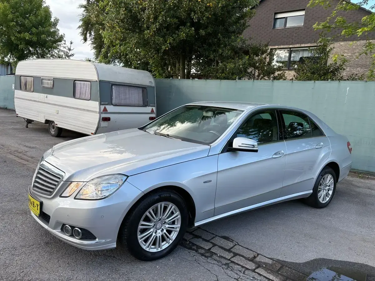 Gebraucht Mercedes E200 136 PS (100 kW) 2010 Silber Limousine