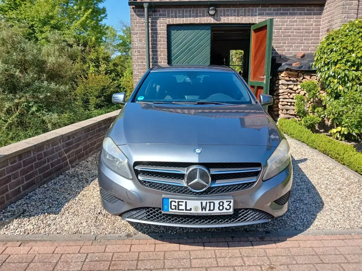 Gebraucht Mercedes A180 109 PS (80 kW) 2013 Grau Limousine