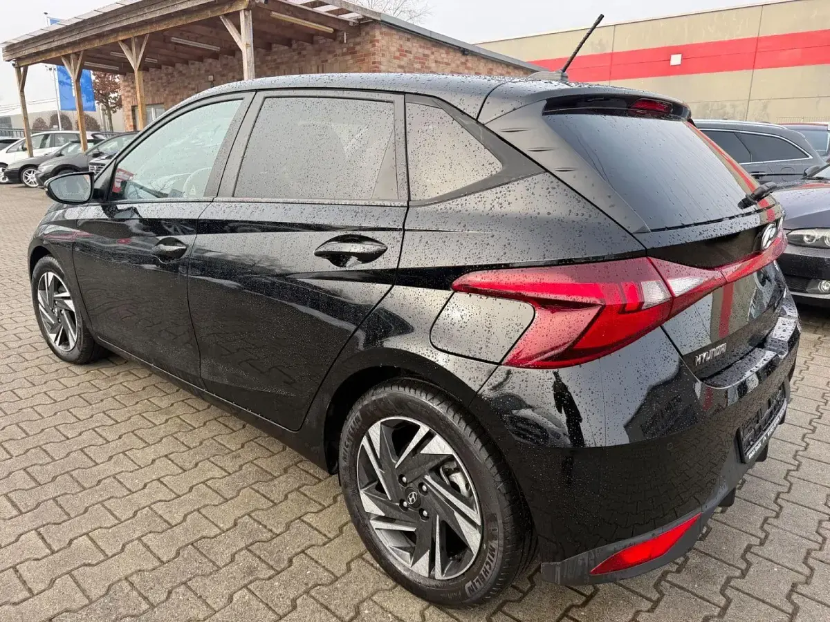 Gebraucht Hyundai i20 GO! 101 PS (74 kW) 2021 Schwarz Kleinwagen