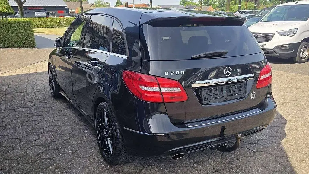 Gebraucht Mercedes B200 156 PS (114 kW) 2012 Schwarz Kleinwagen