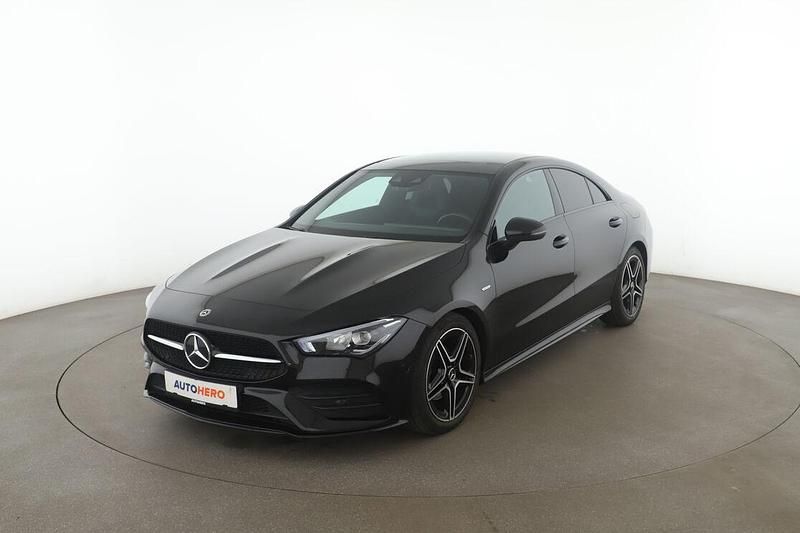 Schwarz Gebraucht 2021 Mercedes CLA180 AMG line Limousine | 31.890 € (Teuer) - Bild 1/3