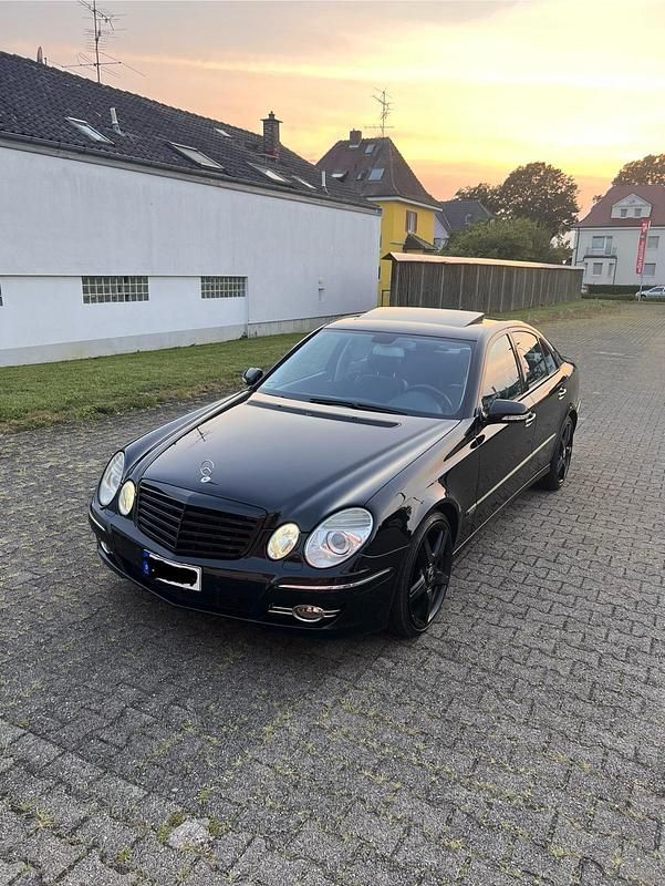 Schwarz Gebraucht 2009 Mercedes E220 Limousine | 7.000 € (Guter Preis) - Bild 1/4
