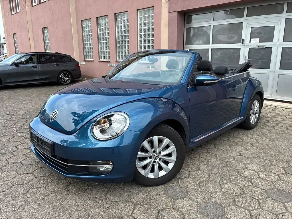 Gebraucht VW Beetle Cabriolet Design 105 PS (77 kW) 2016 Blau Cabrio