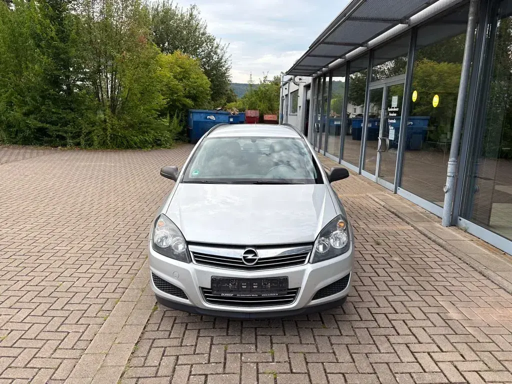 Gebraucht Opel Astra 90 PS (66 kW) 2009 Silber Limousine