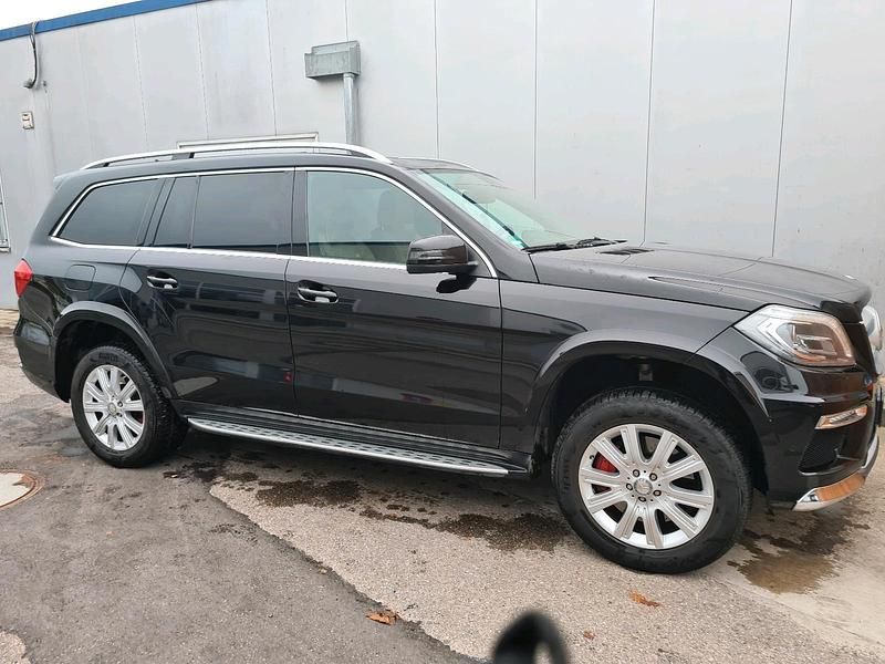 Schwarz Gebraucht 2012 Mercedes GL350 SUV | 24.500 € - Bild 1/4