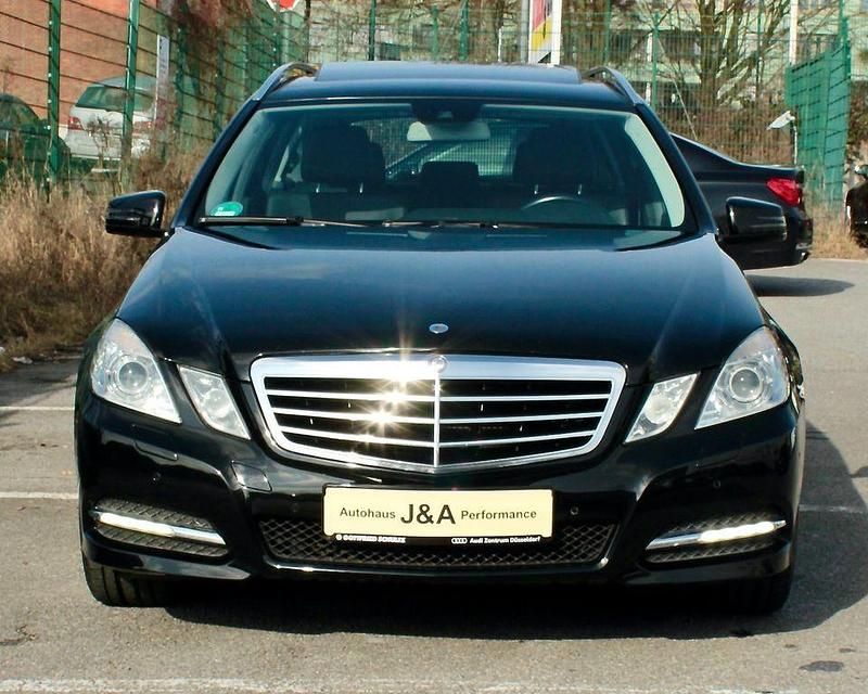 Gebraucht Mercedes E200 Avantgarde 136 PS (100 kW) 2012 Schwarz Kombi