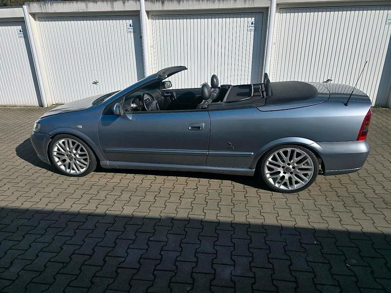 Gebraucht Opel Astra Cabriolet Dynamic 180 PS (132 kW) 2003 Silber Cabrio