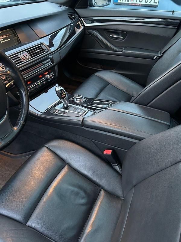 Gebraucht BMW 520 184 PS (135 kW) 2013 Schwarz Kombi
