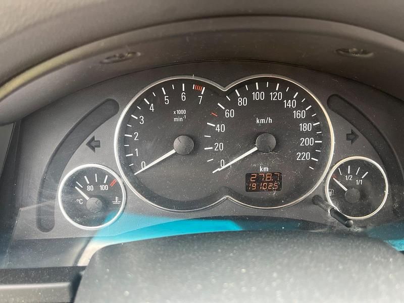 Grau Gebraucht 2005 Opel Meriva Van / Kleinbus | 500 € (Superpreis) - Bild 1/4