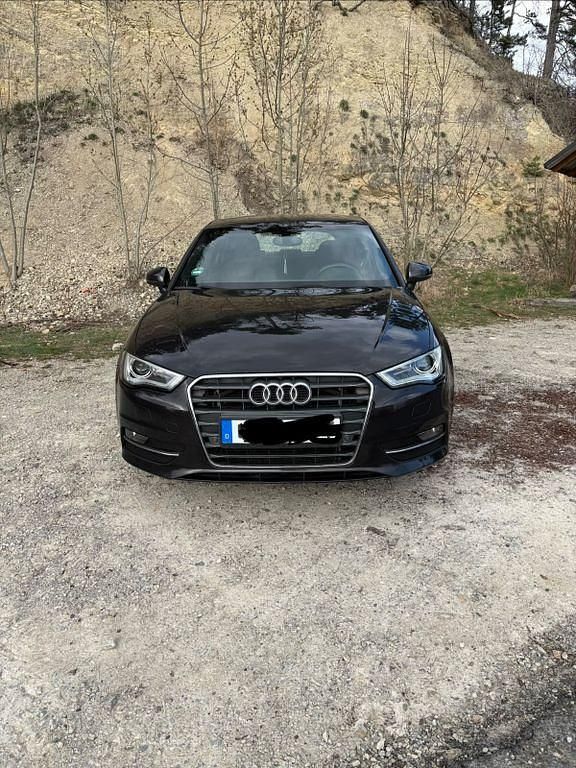 Second-hand Audi A3 S-Line 150 CP (110 kW) 2014 Maro Berlinǎ