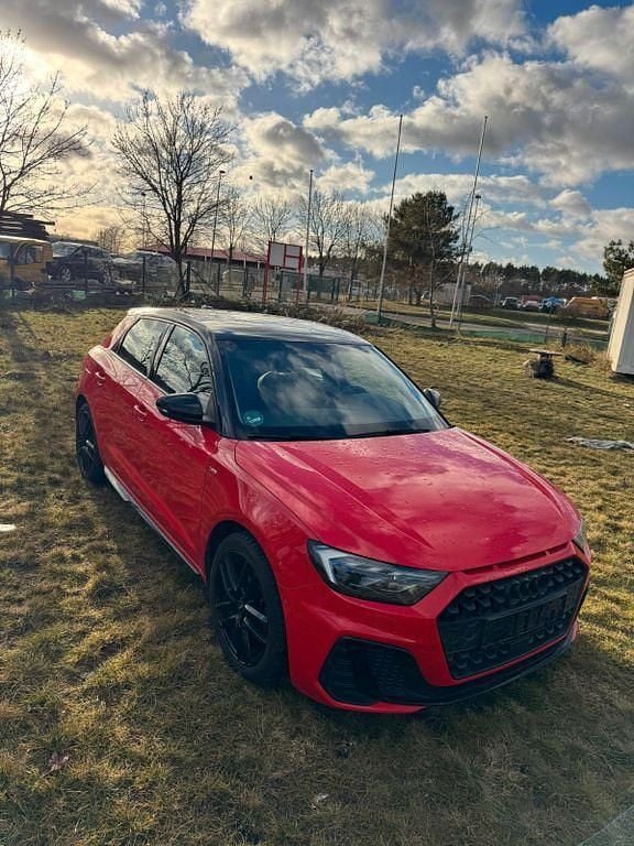 Rot Gebraucht 2018 Audi A1 Sportback S-Line Kleinwagen | 17.200 € (Fairer Preis) - Bild 1/4