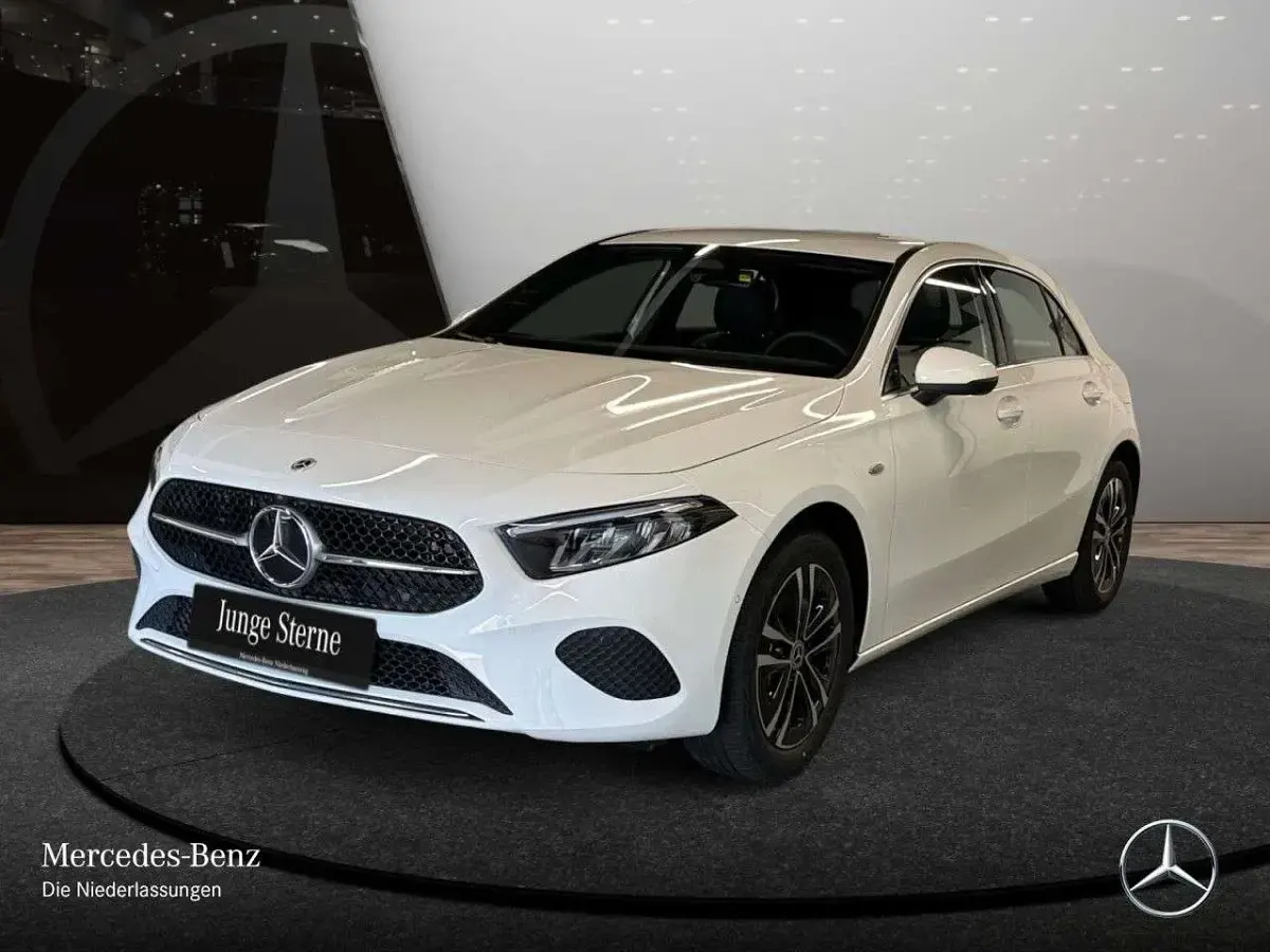 Gebraucht Mercedes A250 Progressive 163 PS (119 kW) 2025 Weiß Limousine