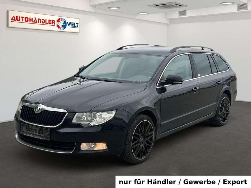 Schwarz Gebraucht 2012 Skoda Superb Ambition Kombi | 3.899 € (Superpreis) - Bild 1/3