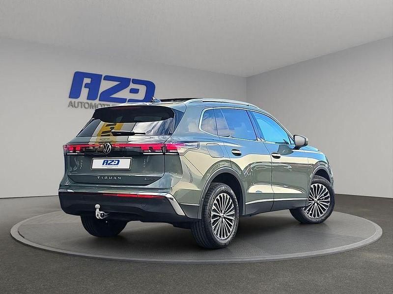 Gebraucht VW Tiguan 193 PS (141 kW) 2025 Cipressinogrün metallic SUV