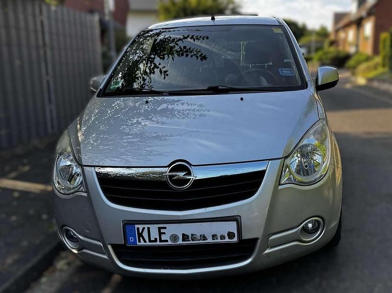 Silber Gebraucht 2009 Opel Agila Edition Kleinwagen | 2.222 € (Superpreis) - Bild 1/4