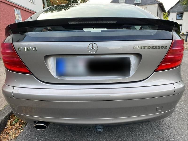 Gebraucht Mercedes 180 143 PS (105 kW) 2004 Gold Limousine