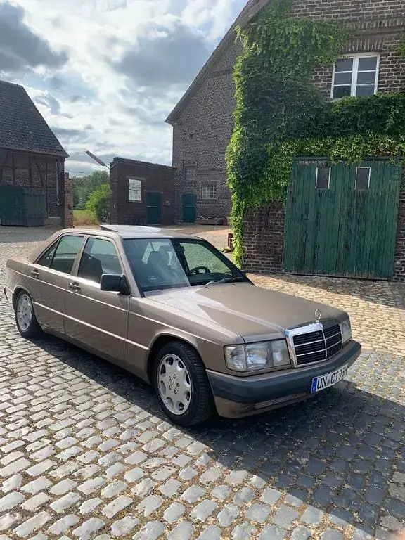 Gebraucht Mercedes 190 109 PS (80 kW) 1992 Braun Limousine