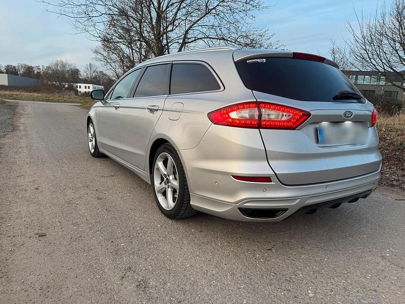 Gebraucht Ford Mondeo Titanium 180 PS (132 kW) 2015 Silber Kombi