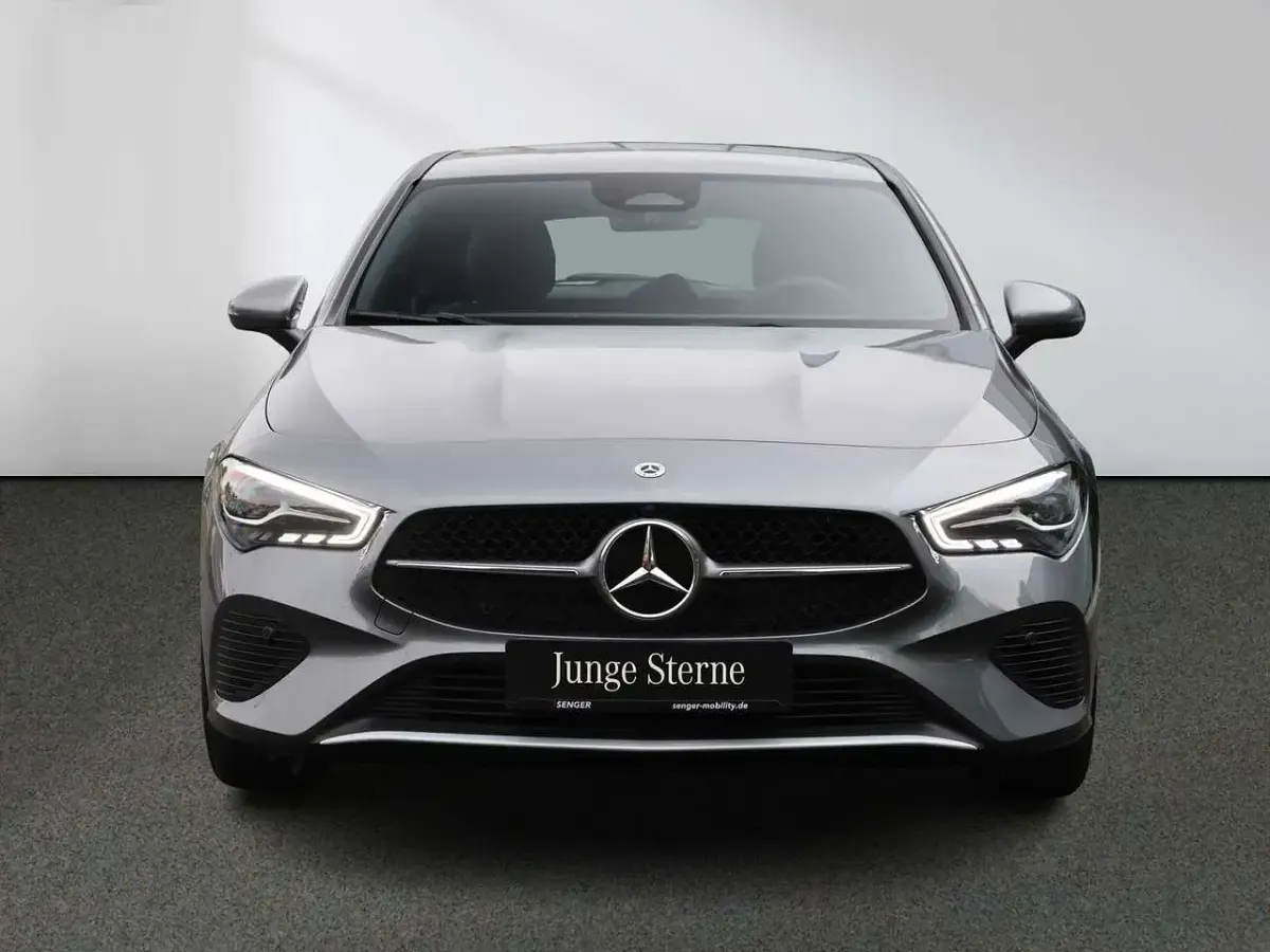 Gebraucht Mercedes CLA200 Shooting Brake 163 PS (119 kW) 2025 lack mountaingrau Kombi