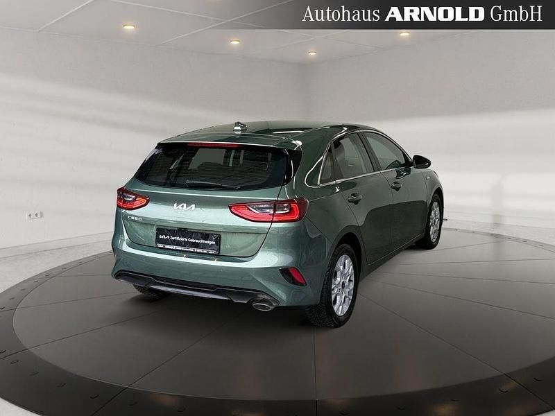 Gebraucht Kia Ceed Vision 140 PS (102 kW) 2024 Experience grün (metallic) Kleinwagen