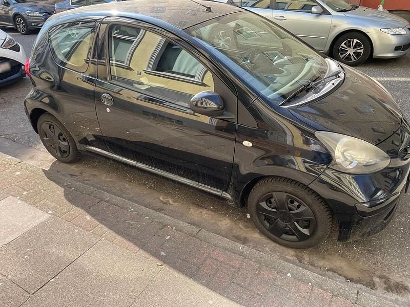 Gebraucht Toyota Aygo 68 PS (50 kW) 2006 Schwarz Kleinwagen